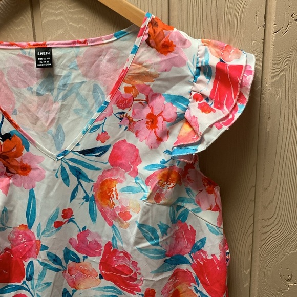 SHEIN Top - Picture 2 of 10